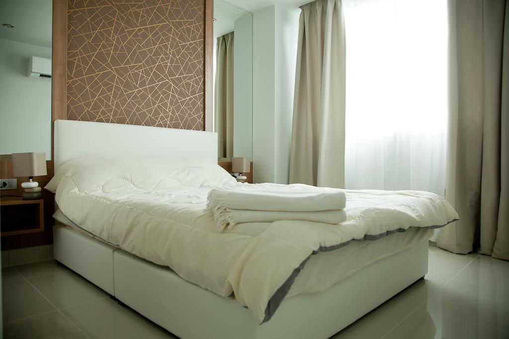 Apartment Amazon Unit B1-217 *