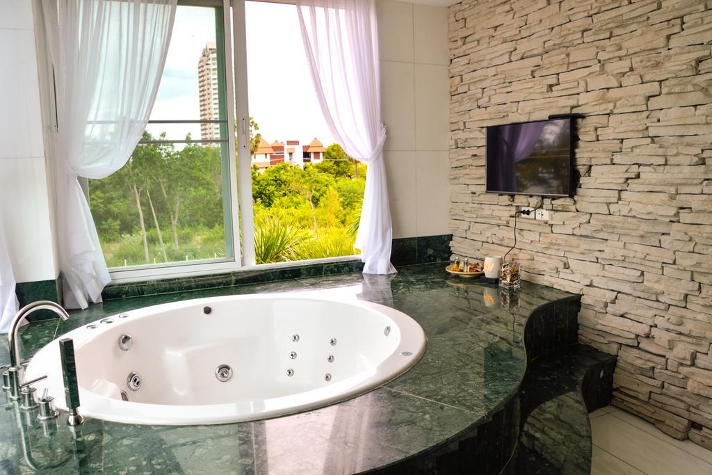 The Beach 2br Luxury Beachfront Chaam *