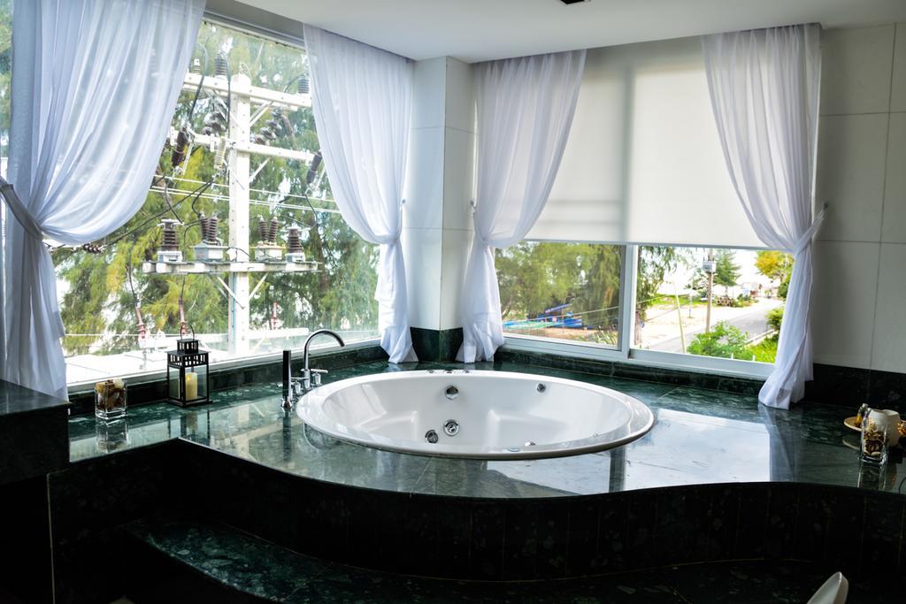 The Beach 2br Luxury Beachfront Chaam Apartment Cha-Am