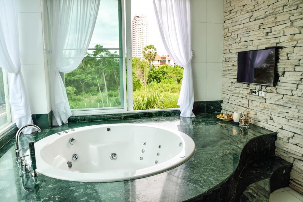 The Beach 2br Luxury Beachfront Chaam Cha-Am