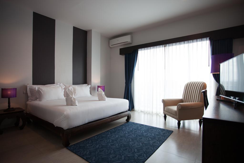 Hotel The Bridge 4*
