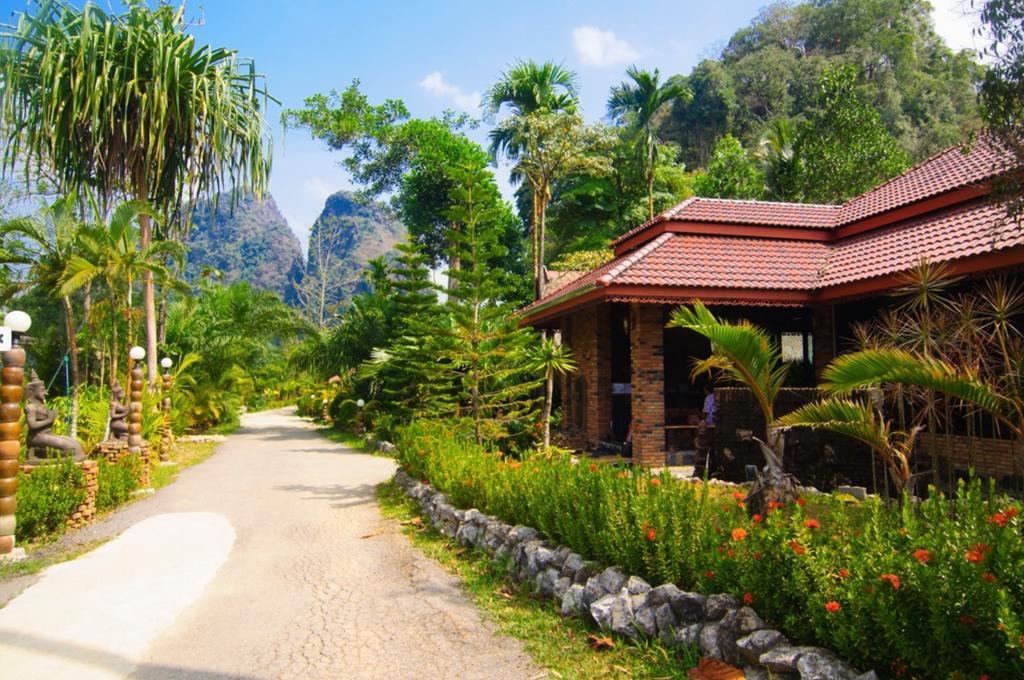 Resort Khaosok And Khao Sok National Park