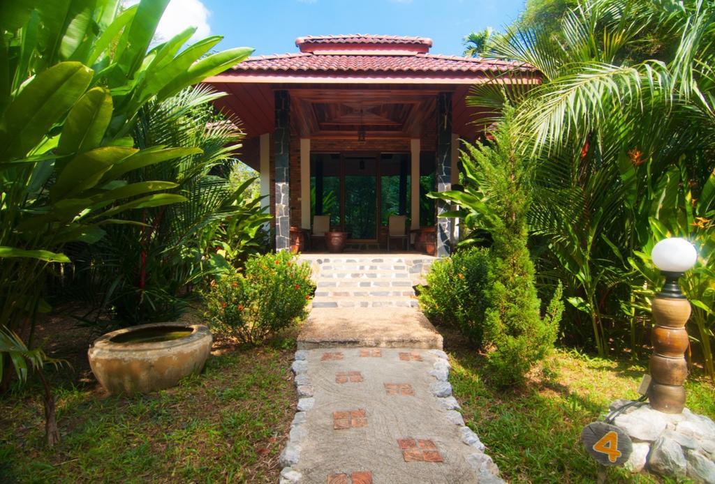 Resort Khaosok And Khao Sok National Park