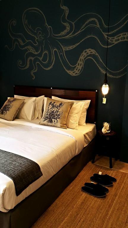 Guestroom 401
