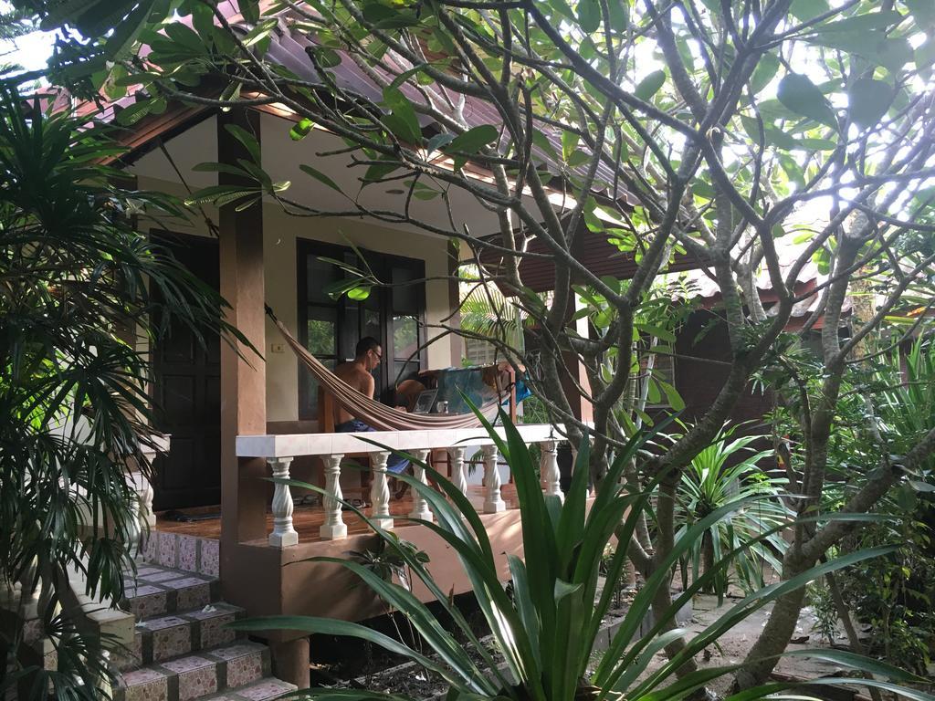 Jungle Hut & Hotel 2*