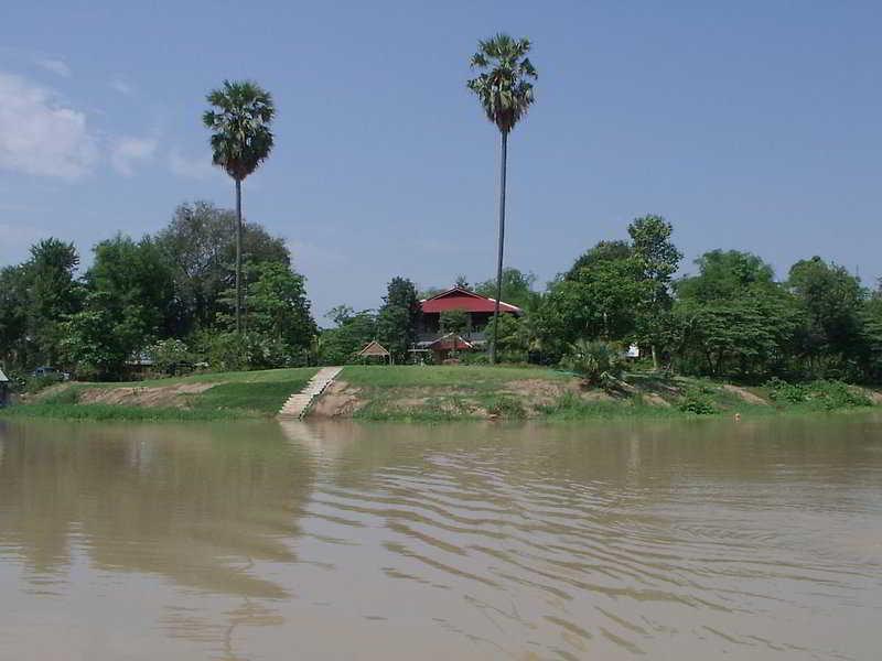 Uthai River Resort *