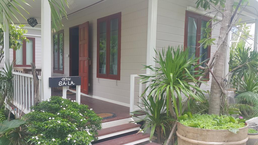 Rayonghouse Hotel 2*
