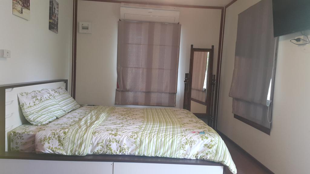 Rayonghouse Hotel 2*
