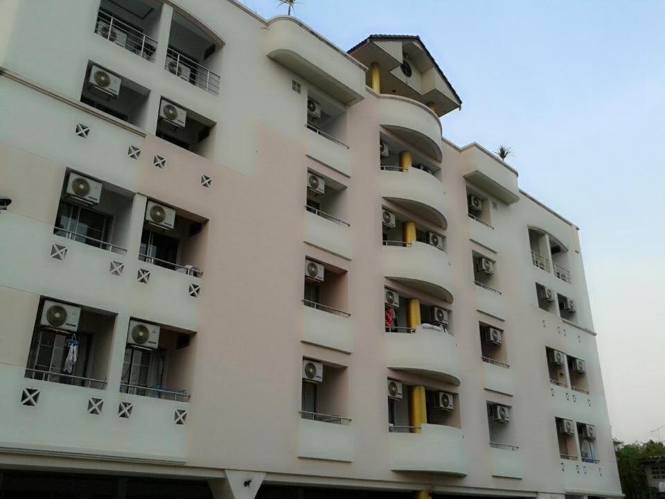 M In Korat Service Inn 2*