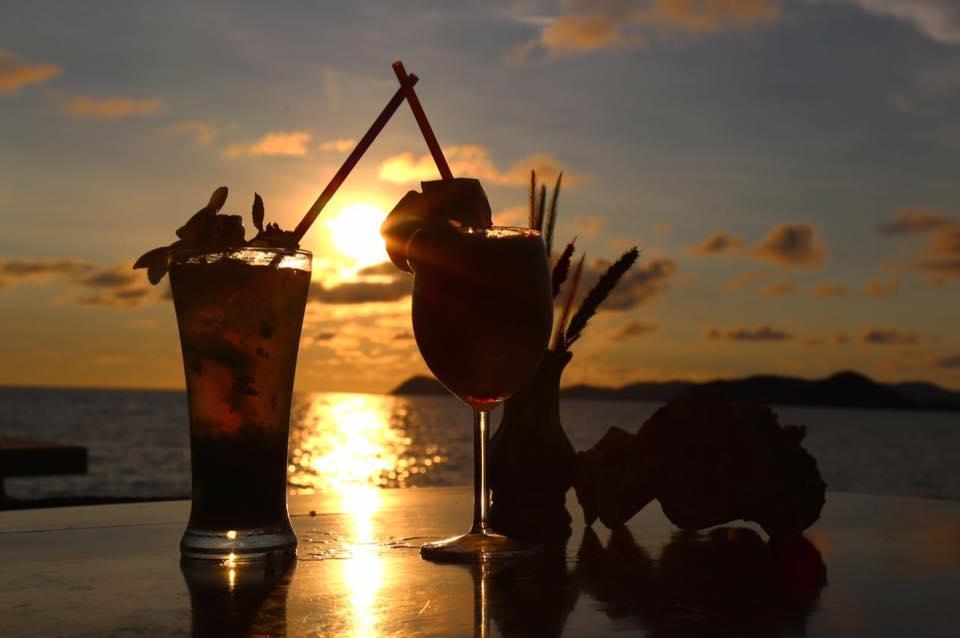 Banana Sunset - Bar & Resort