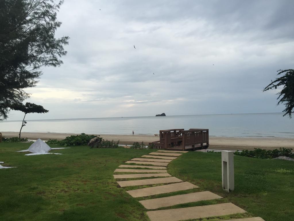 Away Baan Nub Kluen Front