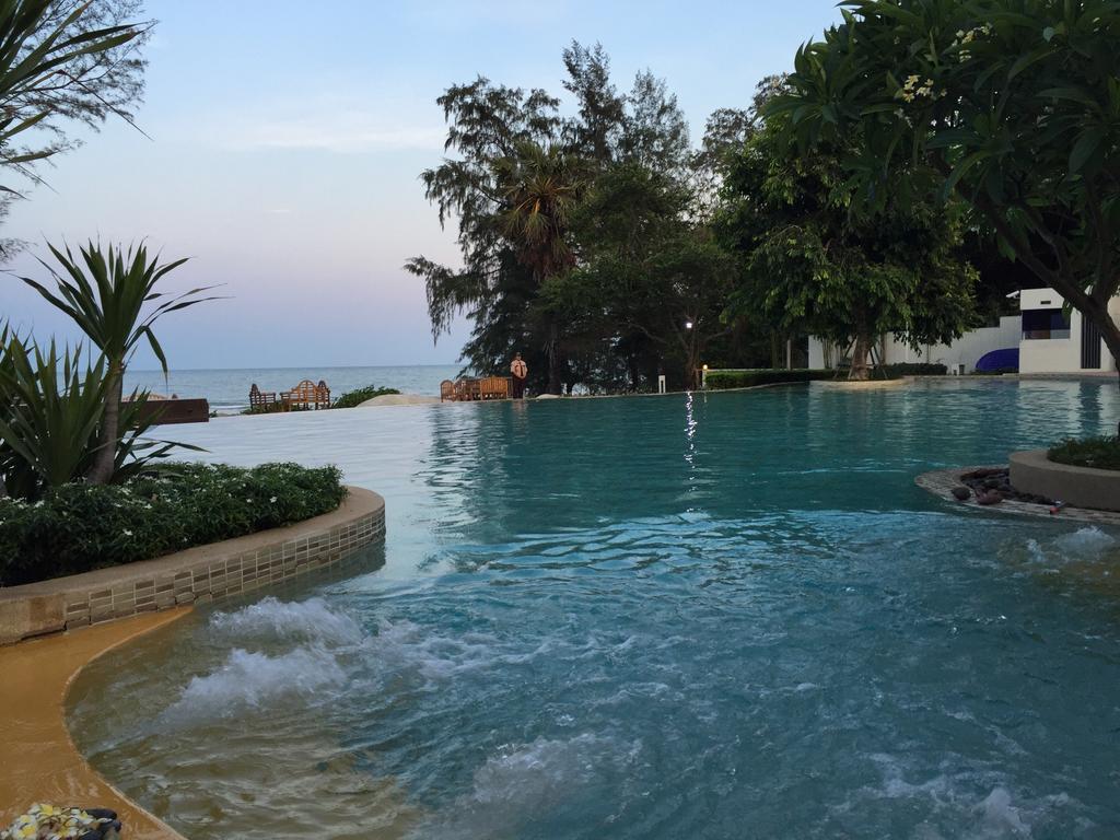 Away Baan Nub Kluen Front Apartment *