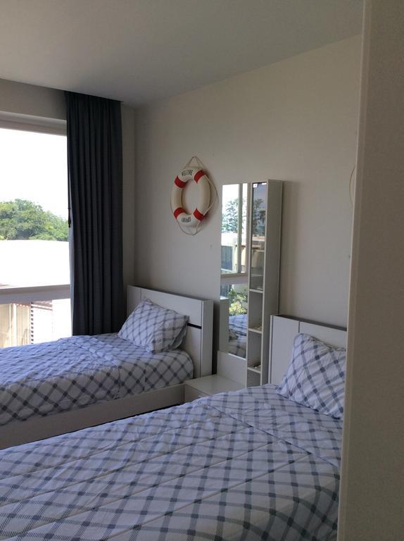 Away Baan Nub Kluen Front Apartment *