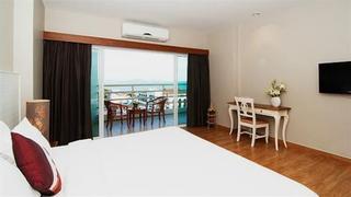 V8 Seaview