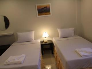Eing Lay Hotel 2*