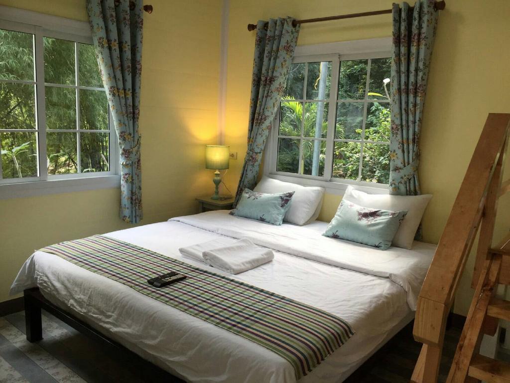 Resort Baan Pong Tara Suan Phueng