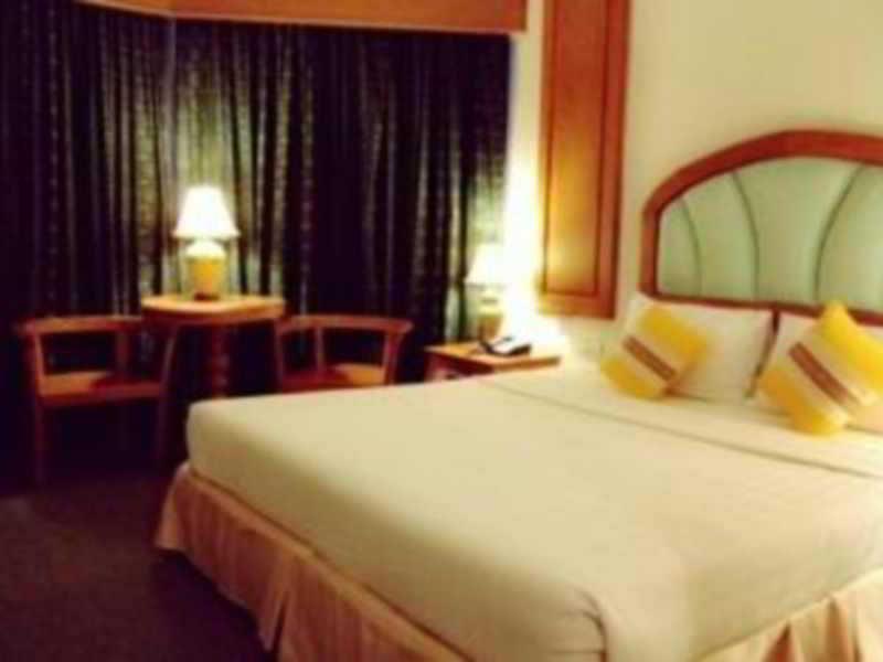 Thepnakorn Hotel 3*