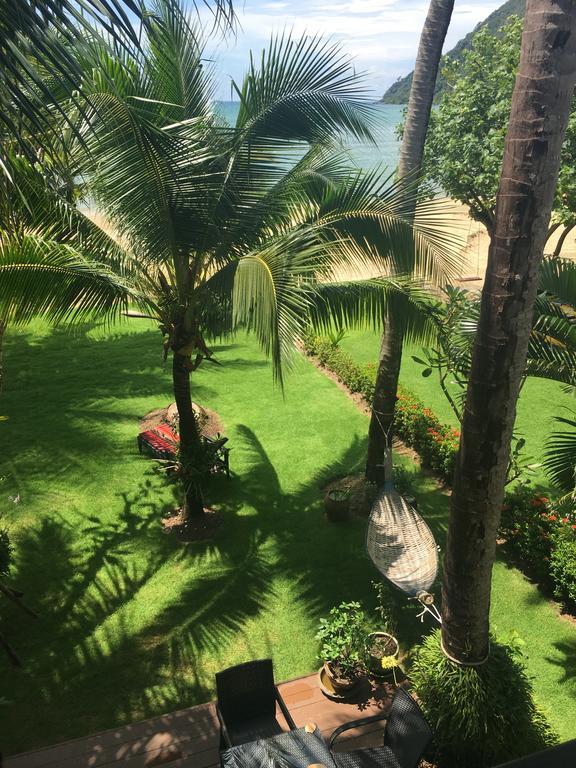 Absolute Beachfront Resort *