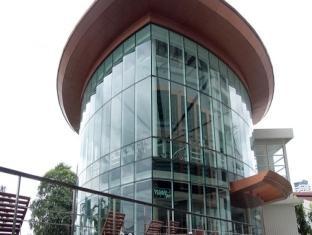 Chao Phraya River Front Hotel