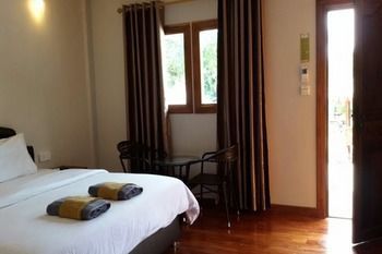 Village Hotel 3*
