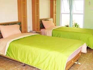 Economy hotel Ploy 2*