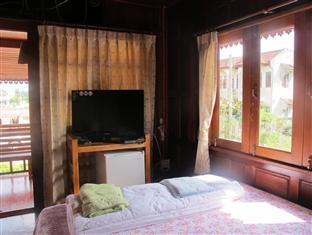 Ruenthai Rimnam Surat Thani