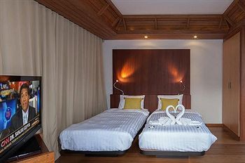 Jean Pool Hotel 3*