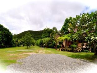 Baan Pun Sook * Chao Lao Beach