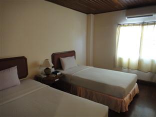 River Hotel 3*
