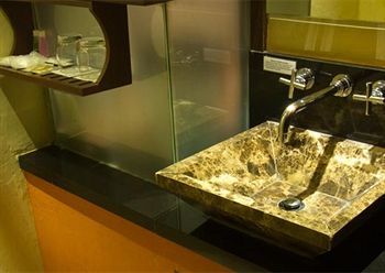 Oyo 115 Rich Boutique Hotel 2*