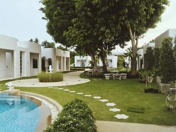 La Flora Hotel