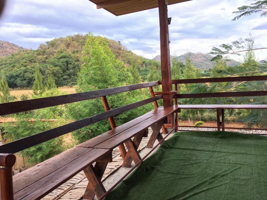 Baan Nork บ้านนอก * Nong Nam Daeng