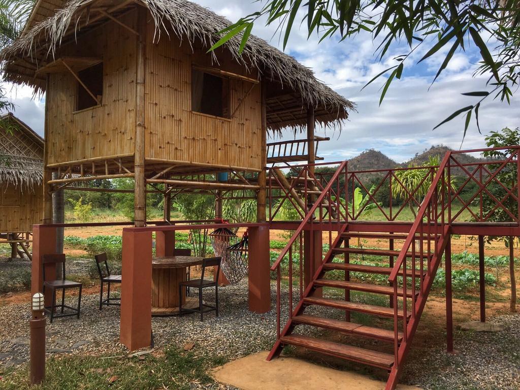 Baan Nork บ้านนอก * Nong Nam Daeng