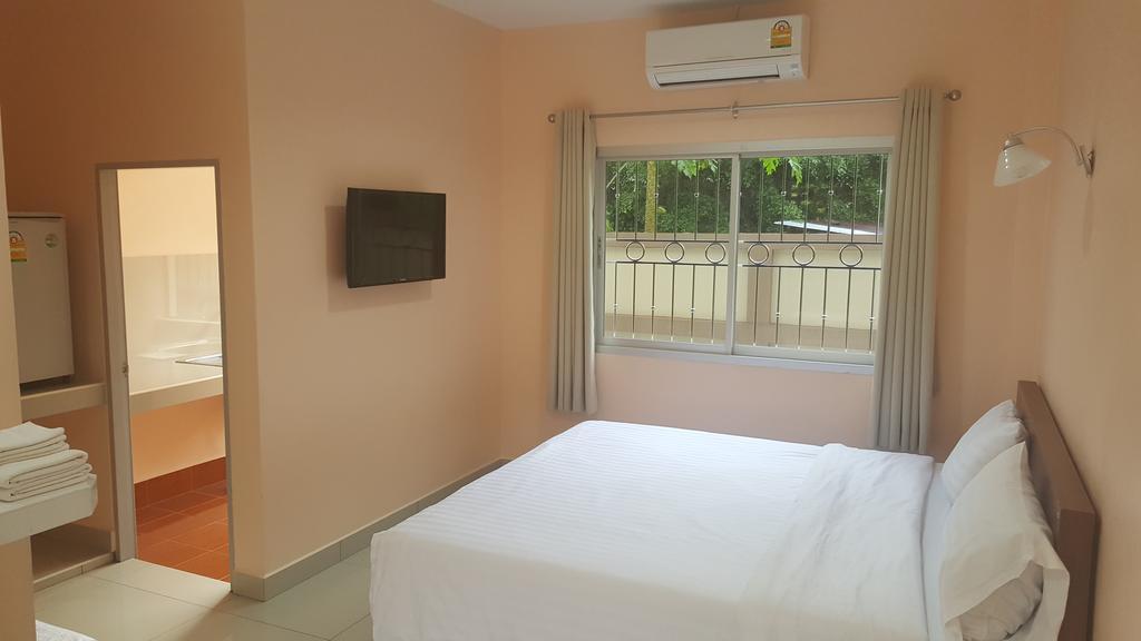 Aparthotel Jirasin &