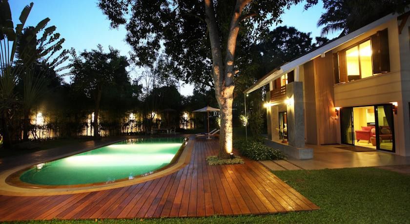Raya Front - The In Resort