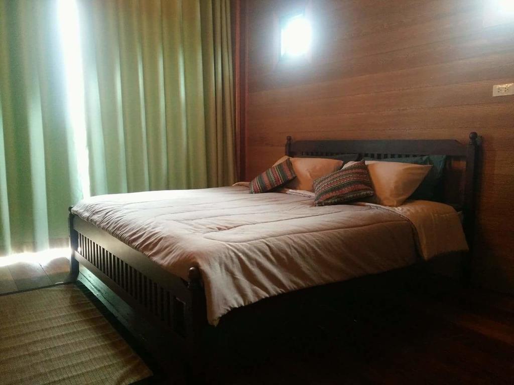 Calm At Bangphat Resort Bor Saen