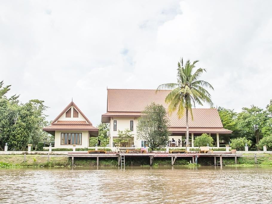 Thararin Resort Ban Doem Bang