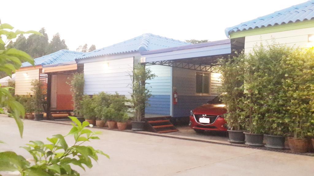Guest house Hi Tech Kabin Buri