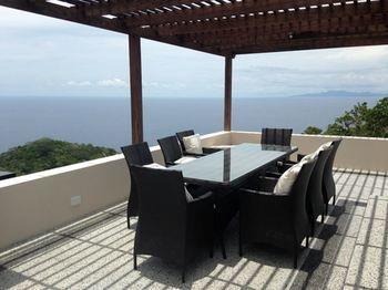 Pop Villas, Luxury Boutique Pool Hotel