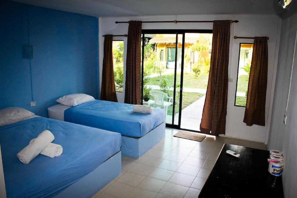 The Blue Parrot Resort 2*