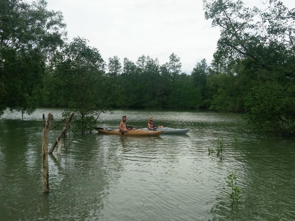 Resort Calm At Bangphat Bor Saen