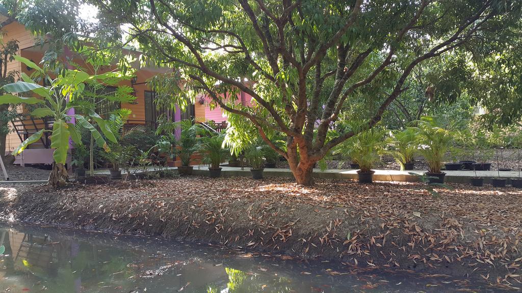 Warakorn Baansuan Homestay Amphawa