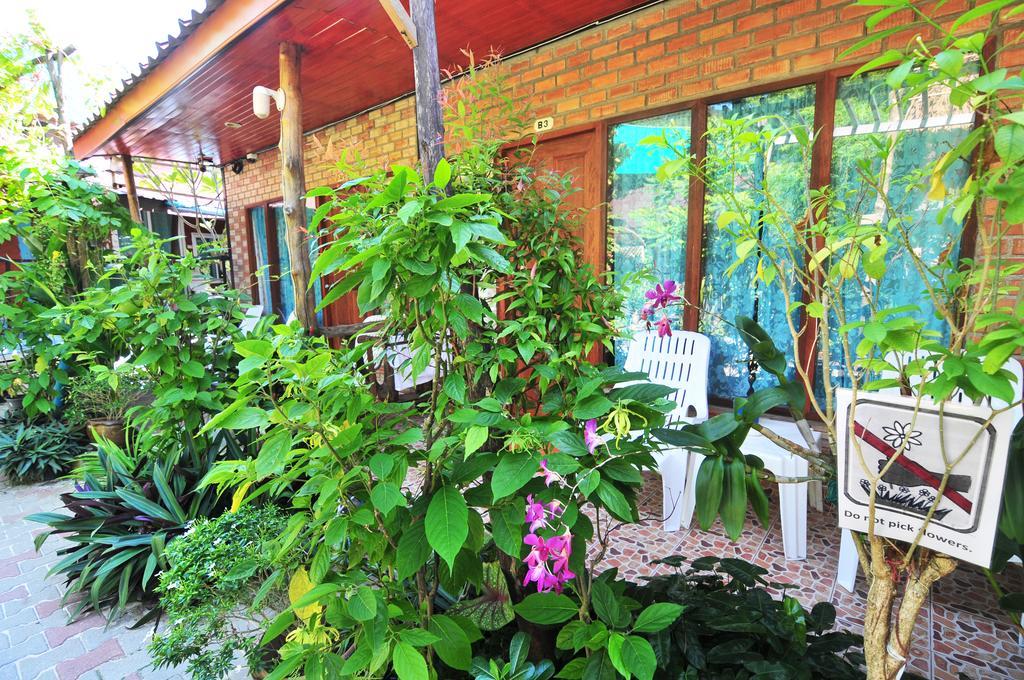Dee Dee Beach House 2*