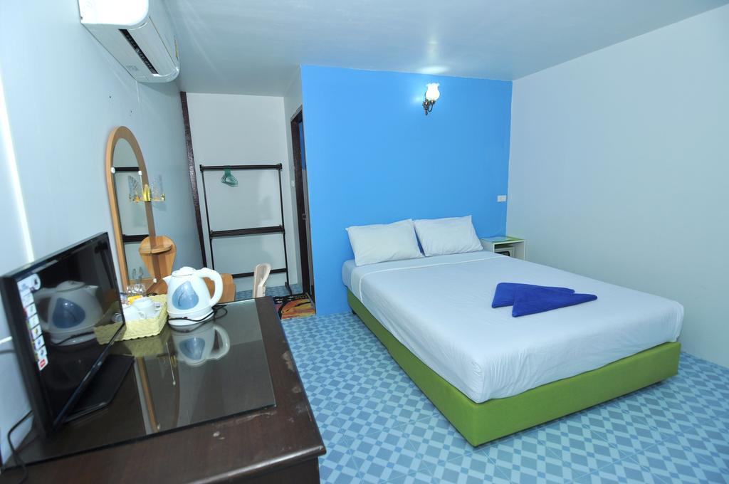 Guest house Dee Dee Beach House 2*