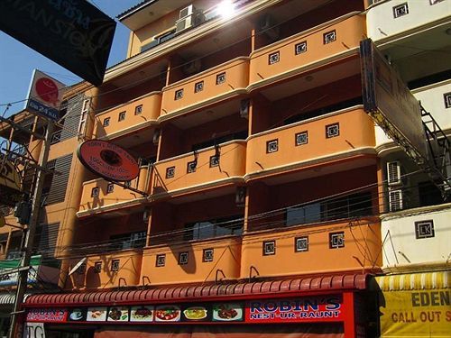 Robin's Nest & Restaurant * Pattaya