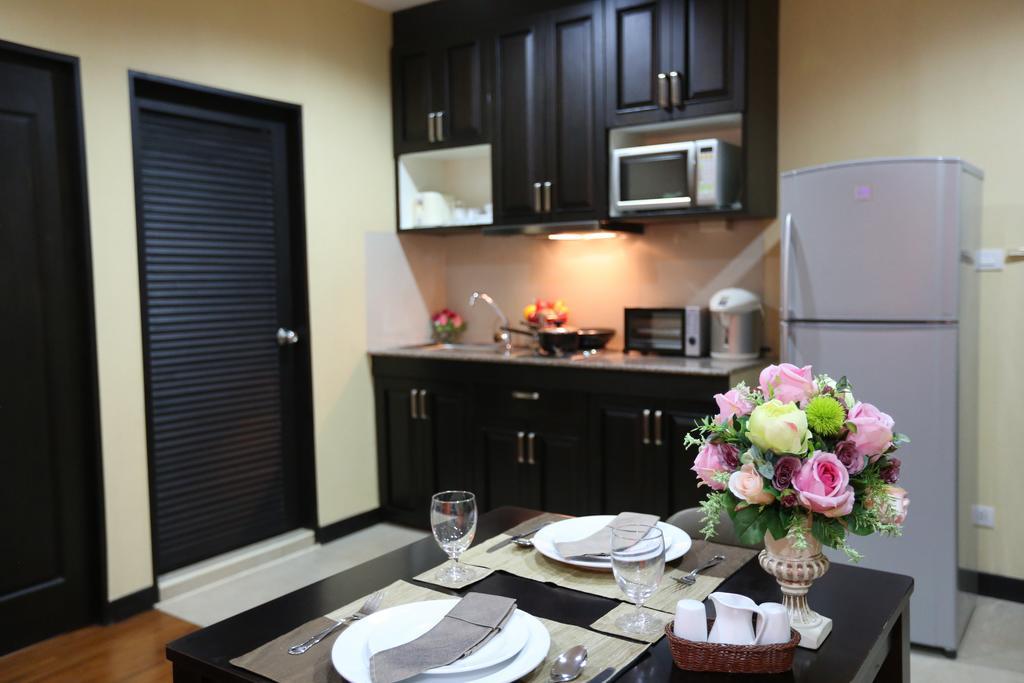 J Town Serviced Apartments&hotel Si Racha