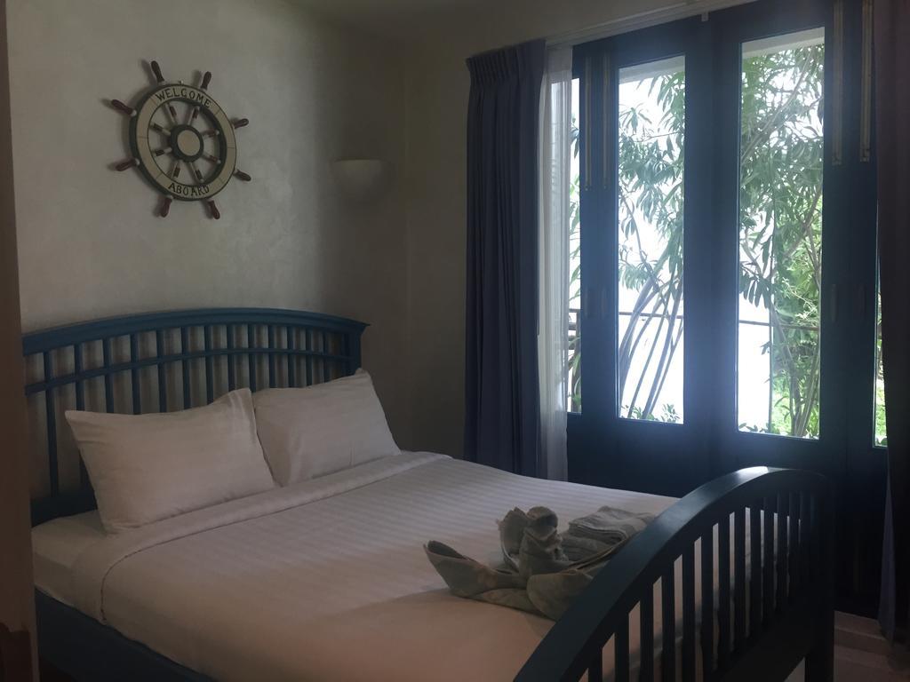 The Chelona Pool Access By Away Apartment *