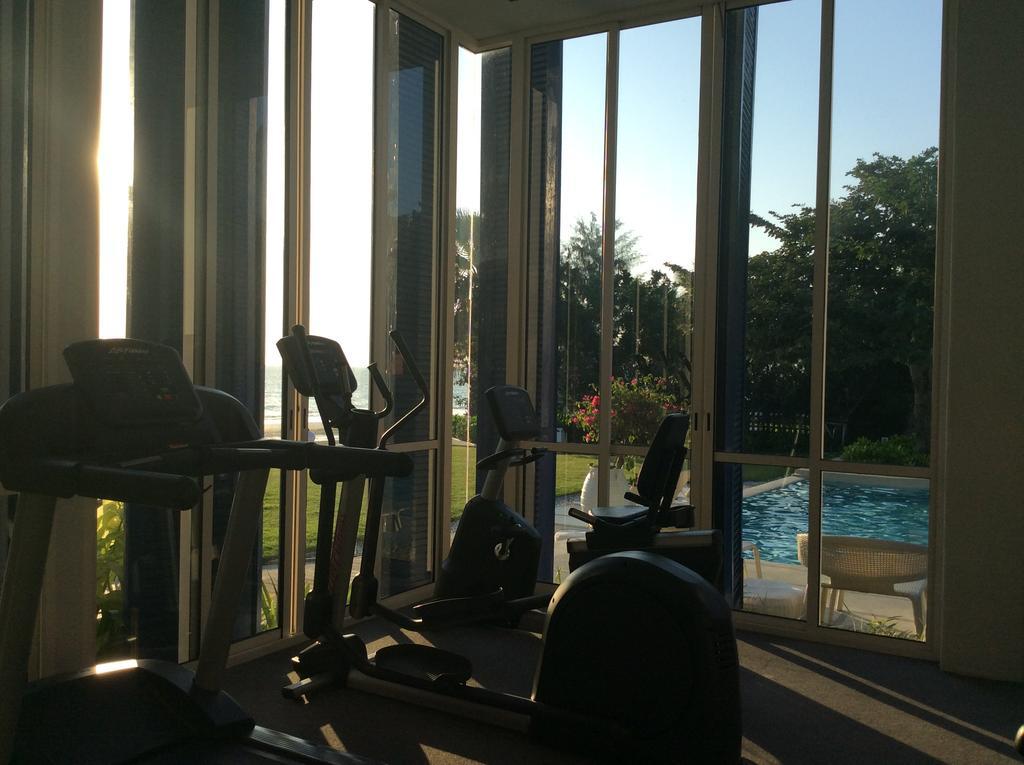 The Chelona Pool Access By Away Apartment