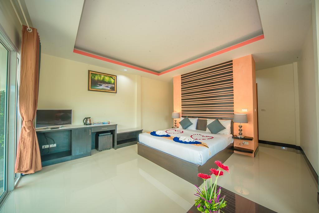 Santiphap & Hotel Ban Bang Khu (Phuket)