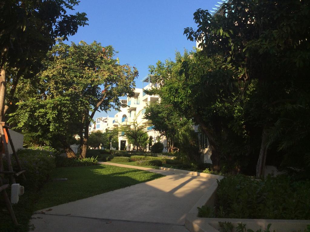 The Chelona Pool Access By Away Apartment